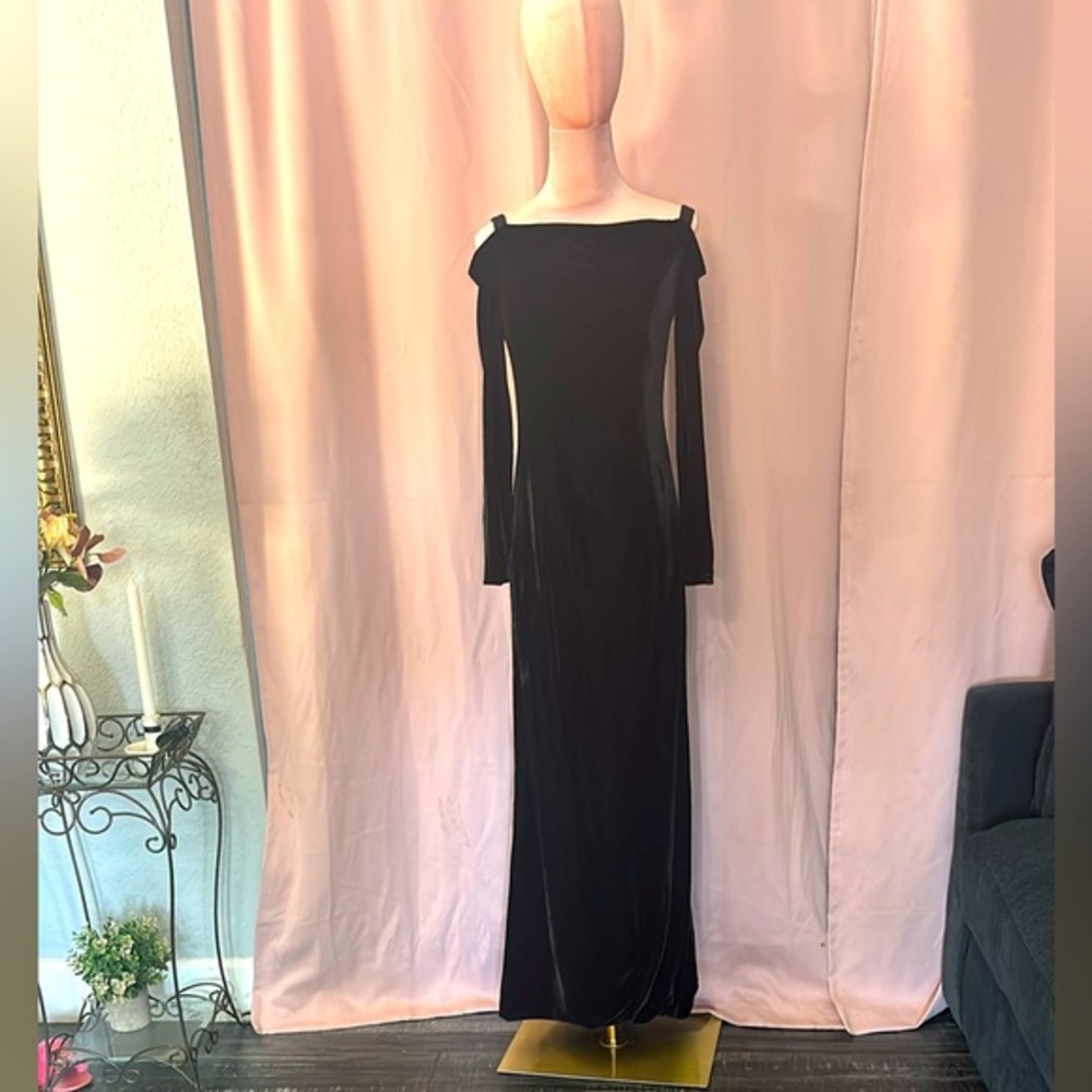Black Off the Shoulder Long Sleeve Cocktail Gown‎
